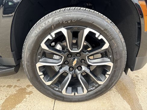 New 2025 Chevrolet Suburban High Country w/ LPO, Illumination Package image 10