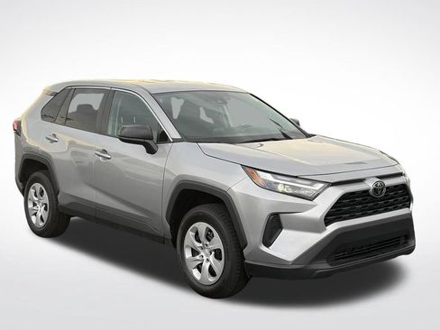 Used 2025 Toyota RAV4 LE AWD/4WD image 2
