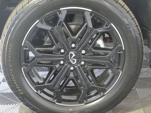 New 2026 INFINITI QX80 4WD image 11