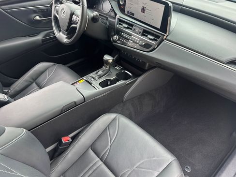 Used 2025 Lexus ES 300h w/ Accessory Package (Z2) FWD image 34