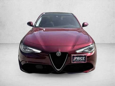 Used 2018 Alfa Romeo Giulia Ti Sport w/ Quick Order Package 22S Sport AWD/4WD image 2