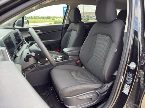 Used 2024 Kia Sportage LX AWD/4WD image 11