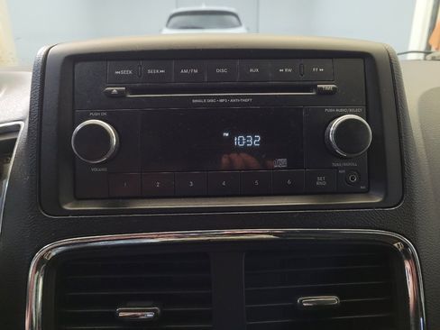 Used 2015 Dodge Grand Caravan SXT FWD image 25