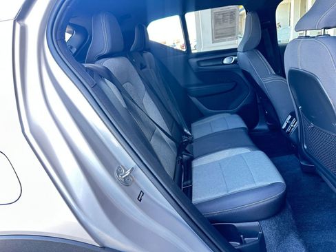 Used 2024 Volvo XC40 B5 Core image 40