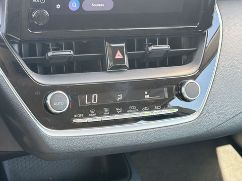 Used 2025 Toyota Corolla LE image 21