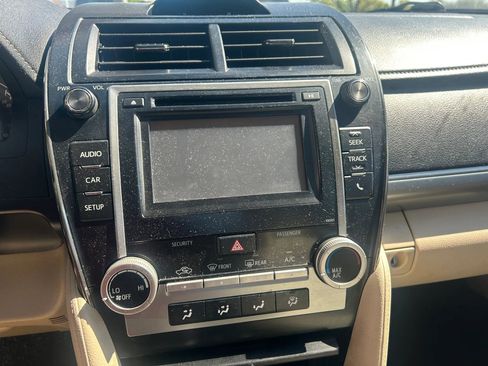 Used 2014 Toyota Camry LE image 14