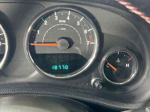 Used 2012 Jeep Wrangler Altitude image 11