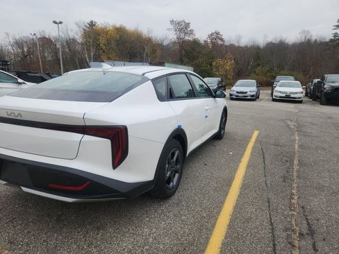 New 2025 Kia K4 LXS image 7