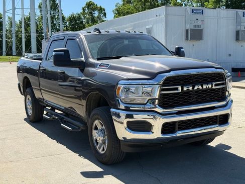 Used 2024 RAM 2500 Tradesman w/ Chrome Appearance Group AWD/4WD image 4