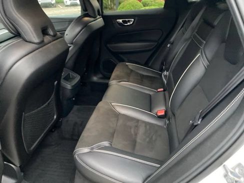Used 2019 Volvo XC60 T5 R-Design w/ Protection Package Premier AWD/4WD image 19