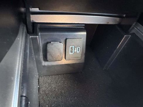 Used 2021 Ford Explorer XLT w/ Equipment Group 202A image 17