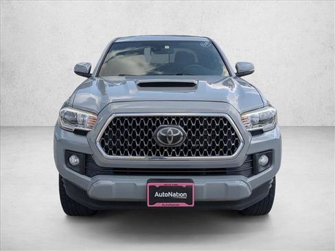 Used 2019 Toyota Tacoma TRD Sport w/ Technology Package AWD/4WD image 2
