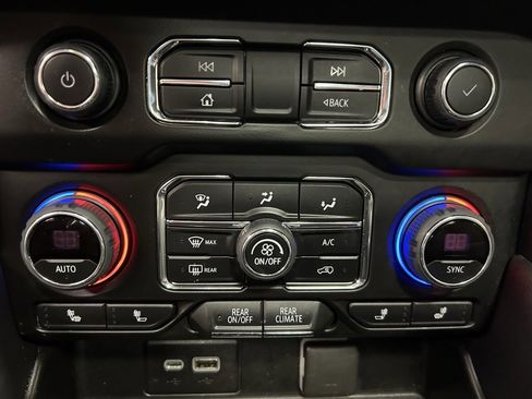 Used 2021 Chevrolet Suburban LT w/ Rear Media and Nav Package image 18