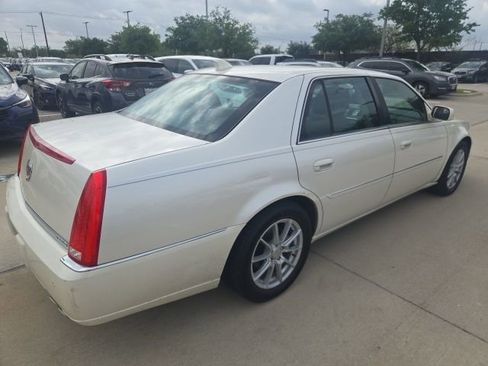Used 2010 Cadillac DTS Luxury image 3