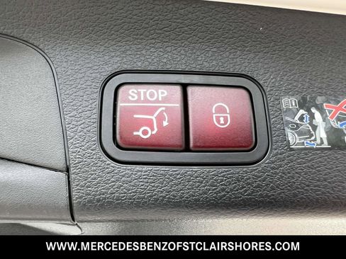 Used 2025 Mercedes-Benz GLS 450 4MATIC image 13