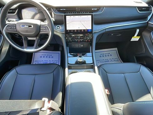 New 2025 Jeep Grand Cherokee Limited w/ Black Appearance Package image 13