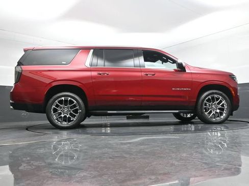 New 2026 Chevrolet Suburban Premier w/ Sun And Tow Package AWD/4WD image 32