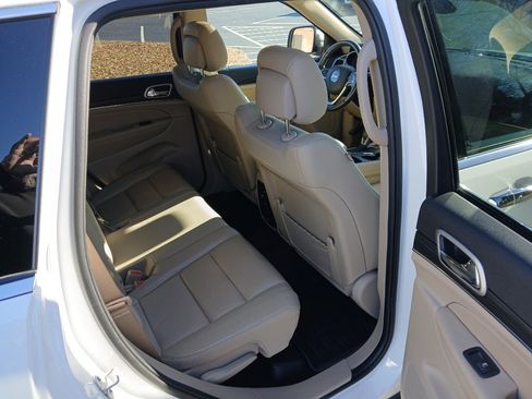 Certified 2022 Jeep Grand Cherokee Limited w/ Trailer Tow Group IV image 32