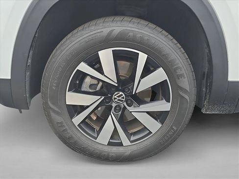 Used 2023 Volkswagen Atlas Cross Sport SE FWD image 28