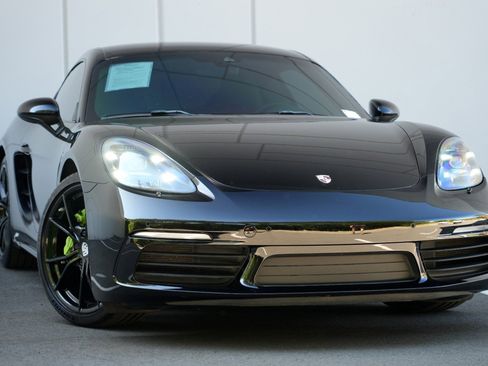 Used 2018 Porsche 718 Cayman RWD image 4