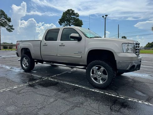 Used 2008 GMC Sierra 2500 SLT w/ Z71 Off-Road Package AWD/4WD image 4