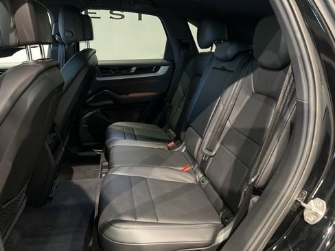 Used 2024 Porsche Cayenne image 28