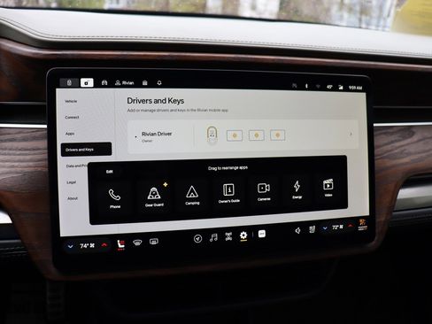 Used 2023 Rivian R1S Adventure AWD/4WD image 40