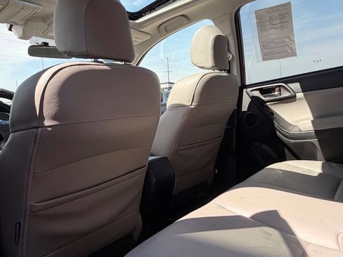 Used 2015 Subaru Forester 2.5i Limited image 18