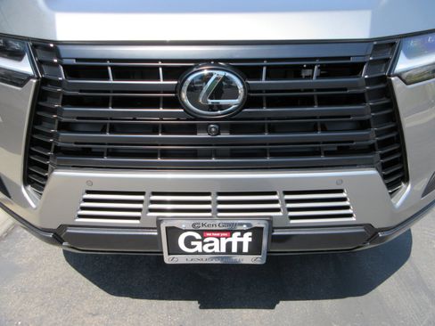 Used 2026 Lexus GX 550 w/ Cold Area Package AWD/4WD image 15