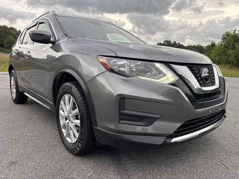 Used 2020 Nissan Rogue SV AWD/4WD image 3