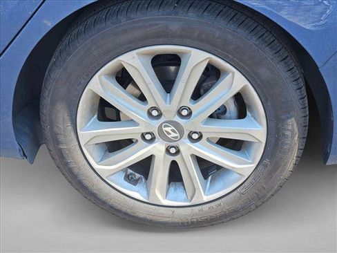 Used 2014 Hyundai Elantra SE w/ Option Group 02 FWD image 14