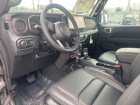 New 2026 Jeep Gladiator Rubicon w/ Technology Group AWD/4WD image 19