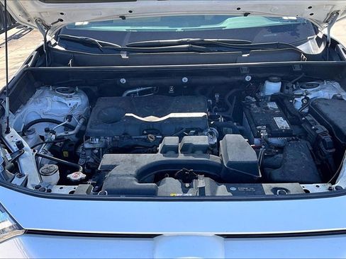 Used 2022 Toyota RAV4 XLE Premium image 12