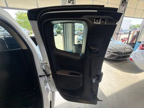 Used 2022 Chevrolet Colorado LT w/ Fleet Safety Package RWD image 18