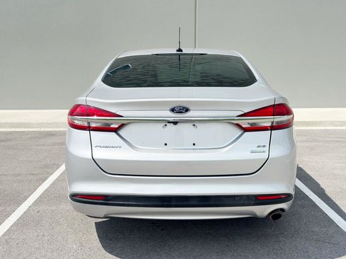 Used 2018 Ford Fusion SE FWD image 4