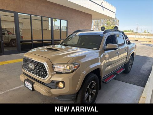 Used 2019 Toyota Tacoma TRD Sport w/ Exterior Package RWD image 1