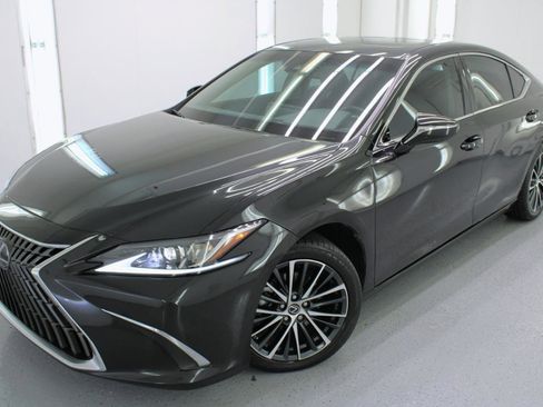 Used 2022 Lexus ES 350 w/ Premium Package FWD image 2