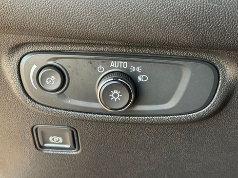 Used 2022 GMC Terrain SLE w/ Driver Convenience Package FWD image 19