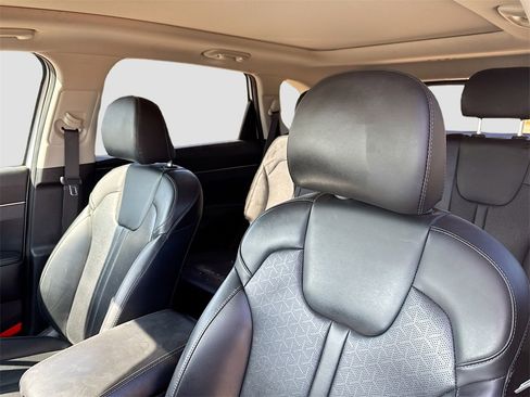 Used 2021 Kia Sorento S w/ Panoramic Sunroof Package image 12