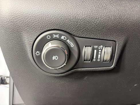 Used 2022 Jeep Compass Latitude w/ Convenience Group AWD/4WD image 35