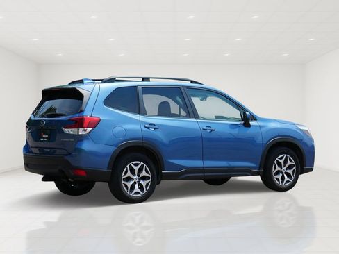 Used 2020 Subaru Forester Premium w/ Popular Package #1 AWD/4WD image 3