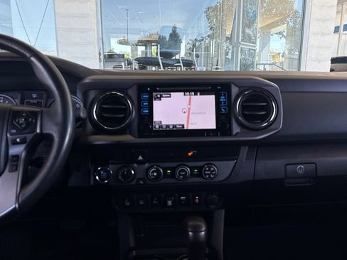 Used 2019 Toyota Tacoma TRD Off-Road w/ Technology Package AWD/4WD image 19