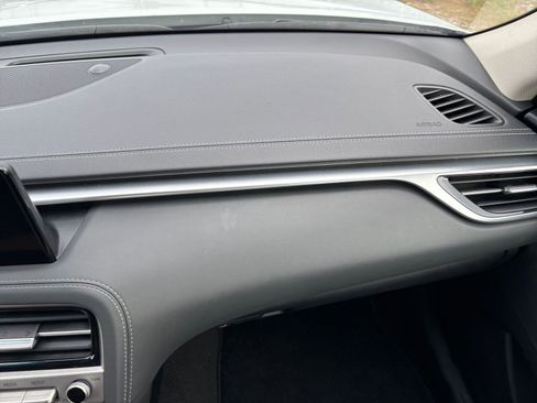 Used 2025 Genesis G70 2.5T image 36