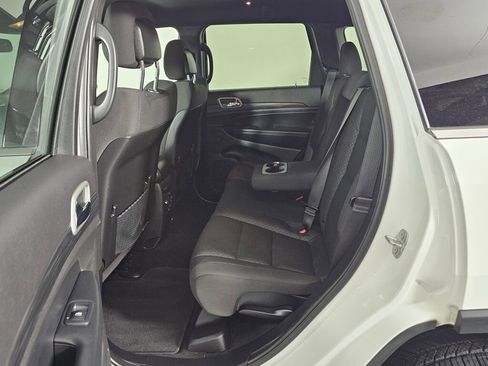 Used 2021 Jeep Grand Cherokee Laredo AWD/4WD image 32