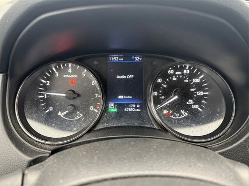 Used 2020 Nissan Rogue SV image 16