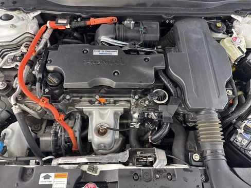 Used 2018 Honda Accord Touring image 19