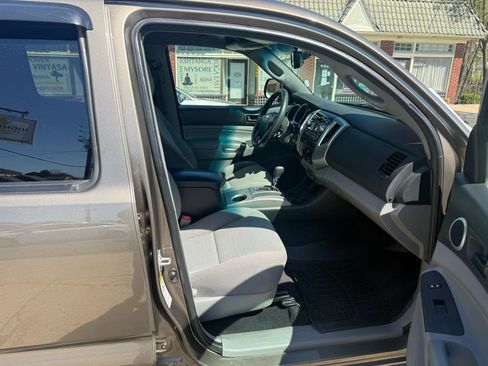 Used 2012 Toyota Tacoma 4x4 Double Cab w/ SR5 Pkg image 40