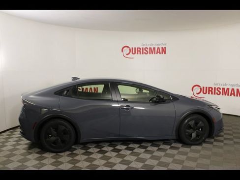 Used 2025 Toyota Prius LE FWD image 8