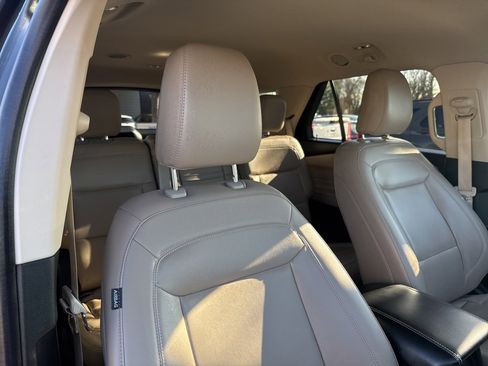 Used 2022 Ford Explorer XLT w/ Equipment Group 202A image 32