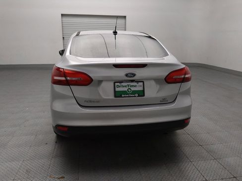 Used 2018 Ford Focus SE w/ SE Appearance Package FWD image 6